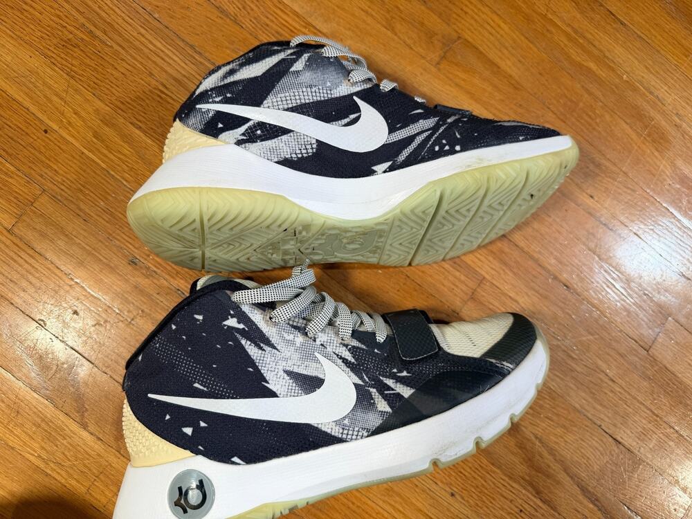 Nike KD Trey 5 III Basketball Shoes, Men’s Size 9